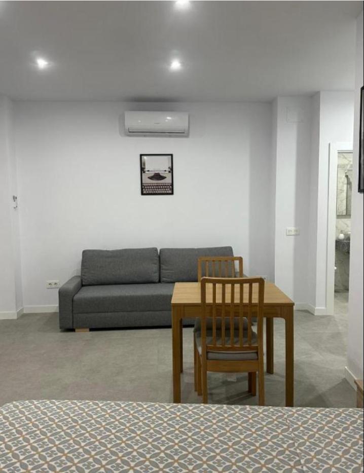 Estupendo Piso A 5 Min De La Estacion De Bus Y Tren Maria Zambrano Apartamento Málaga Exterior foto