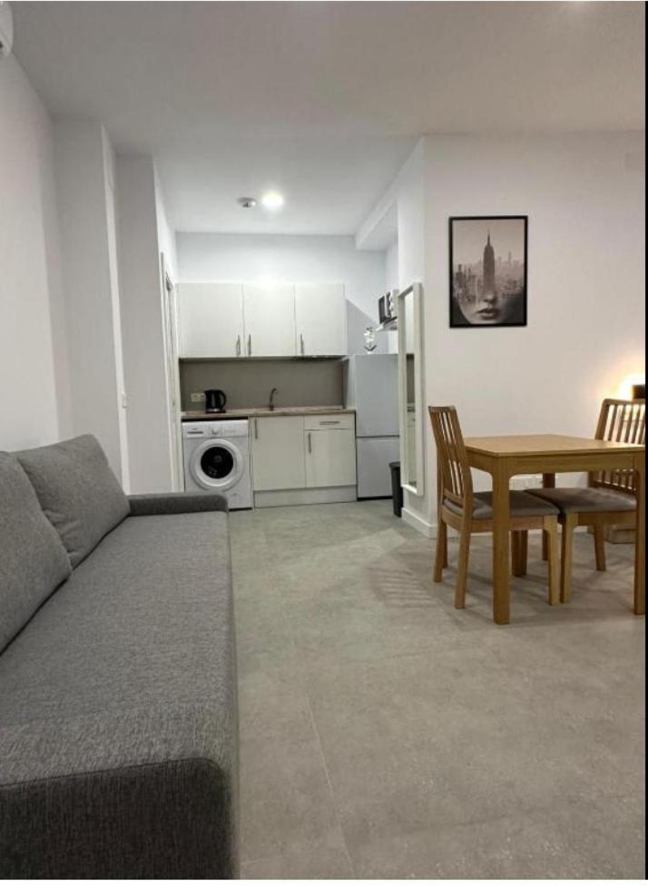 Estupendo Piso A 5 Min De La Estacion De Bus Y Tren Maria Zambrano Apartamento Málaga Exterior foto